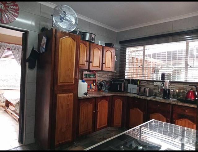5 BEDROOM HOUSE FOR SALE IN RANDPOORT